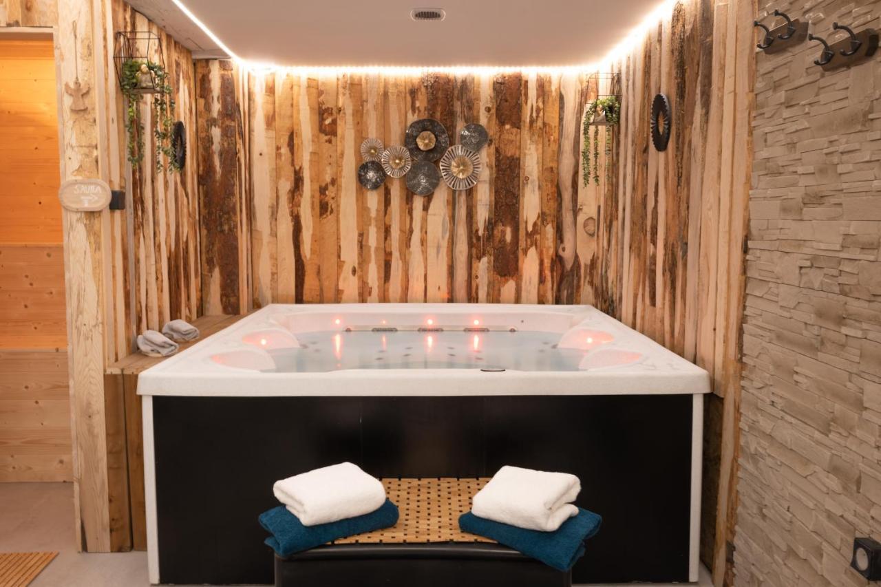 Gites Aux Fines Bulles D'Alsace Spa Privatif En Supplement Bergheim Exterior photo